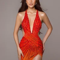Bộ trang phục mang tên “Rebirth” (Tái sinh) mang ý nghĩa sự tái sinh như năng lượng mặt trời, sự tái sinh để khởi đầu cuộc đời mới cho các em nhỏ. Đây là điều Khánh Vân mong muốn mang tới sân khấu chung kết Miss Universe 2020. Ảnh: Nguyễn Long.