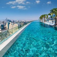 Bể bơi vô cực cao nhất thế giới ở Dubai