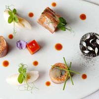 Nhà hàng sang trọng thường phục vụ món ăn nhỏ