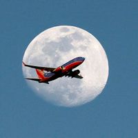 Chuyến bay ngắm siêu trăng của Qantas.