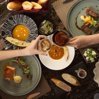 Lý do nhà hàng sang trọng bậc nhất luôn phục vụ khẩu phần ăn bé tí