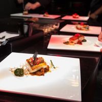 Lý do nhà hàng sang trọng bậc nhất luôn phục vụ khẩu phần ăn bé tí