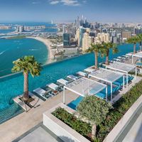 Bể bơi vô cực cao nhât thế giới ở Dubai
