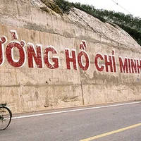 Cung đường Hồ Chí Minh