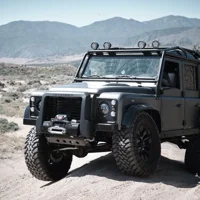 3 triệu USD để sở siêu xe Himalaya Defender tùy chỉnh & máy bay Turboprop Kodiak