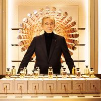 Ông chủ Louis Vuitton vượt Jeff Bezos trở thành người giàu nhất thế giới