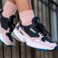 Những mẫu giày sneaker nổi tiếng của Adidas đã tạo nên nhiều trào lưu trên thế giới