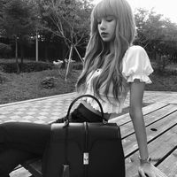 ‘Choáng’ với bộ sưu tập túi xách hàng hiệu đắt đỏ của Lisa (Black Pink) ảnh 1