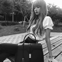 ‘Choáng’ với bộ sưu tập túi xách hàng hiệu đắt đỏ của Lisa (Black Pink) ảnh 1