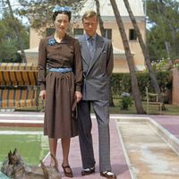 Công tước Windsor diện suit với giày Spectator