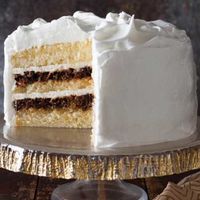 Lady Baltimore cake là một loại bánh lớp màu trắng của Mỹ với lớp phủ xốp và nhân trái cây và hạt.