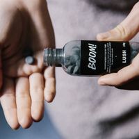 Viên nén kem đánh răng Lush Cosmetics