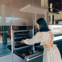 Căn bếp toát ra mùi tiền của Angela Chu