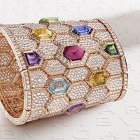 9 mẫu đồng hồ nữ sang trọng nhất tại Watches & Wonders 2021