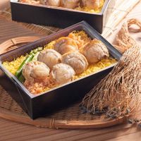 Bento cá hồi, sò điệp. Ảnh: grapee