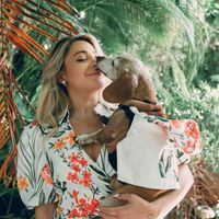 K9Wear và Badgley Mischka Gabi Demartino