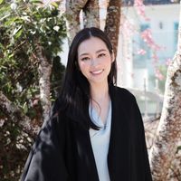 Hoa hậu Trúc Diễm thanh lý toàn bộ hàng hiệu để sang Mỹ định cư