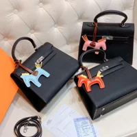 Mùa hè sành điệu cùng BST phụ kiện “chất lừ” từ nhà mốt Hermès