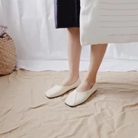 Giày đế bệt mũi vuông