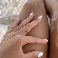 Làm gì để giữ hình xăm trên ngón tay được bền màu?-6