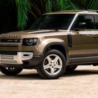 SUV tiền tỷ Land Rover Defender 90 chính thức ra mắt tại Việt Nam với hai phiên bản, giá từ 3,935 tỷ