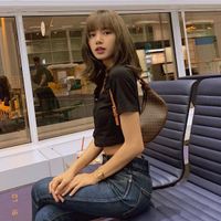 Độ “chịu chơi” túi hàng hiệu của các idol K-pop-3
