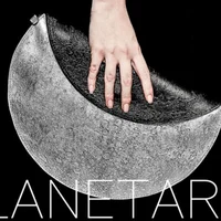 Planetario Clutch Bag - chiếc túi xách tay tinh tế mô phỏng bề mặt phức tạp của Mặt Trăng