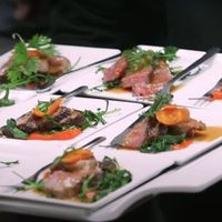 Làm thế nào để bếp trưởng chuẩn bị phần ăn cho những bữa tiệc sang trọng đón hàng nghìn khách một lúc? - Ảnh 3.