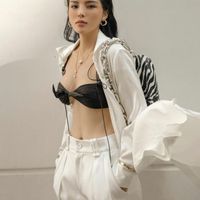Ngày hè, mix&match bra top đẹp như sao Việt