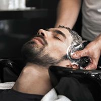 Nam giới cũng cần đến dầu xả để chăm sóc tóc.