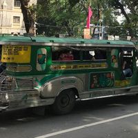 Thú vị những chiếc xe Jeepney đầy sắc màu ở Philippines