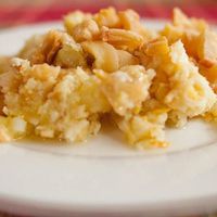 Fish and Brewis là món ăn được kết hợp đặc biệt giữa cá tuyết muối, bánh mì cứng và tóp mỡ.