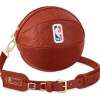 4.450 USD để sở hữu chiếc túi xách bóng rổ Louis Vuitton