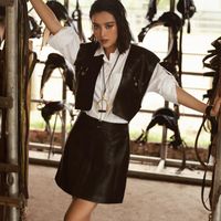 Hoa hậu Tiểu Vy “lột xác” sau khi hết nhiệm kỳ-5