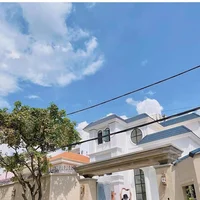Bức ảnh toát ra mùi giàu có của Lệ Quyên: Trước mặt là xế hộp sang xịn, nhìn đến ngôi biệt thự phía sau còn choáng hơn! - Ảnh 2.