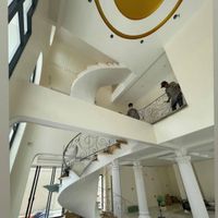 Bức ảnh toát ra mùi giàu có của Lệ Quyên: Trước mặt là xế hộp sang xịn, nhìn đến ngôi biệt thự phía sau còn choáng hơn! - Ảnh 3.