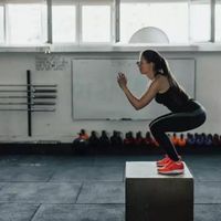 Squat bật nhảy