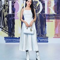 Soi giá chiếc ốp lưng iPhone đắt đỏ của Jisoo