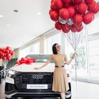 Bức ảnh toát ra mùi giàu có của Lệ Quyên: Trước mặt là xế hộp sang xịn, nhìn đến ngôi biệt thự phía sau còn choáng hơn! - Ảnh 6.