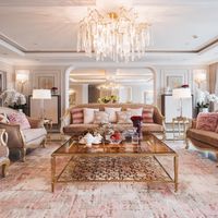 Biệt thự trên không rộng 300m2 của vợ chồng Hà Nội: Giá trị 13 tỷ đồng, phong cách tân cổ điển vừa sang vừa hút mắt - Ảnh 2.