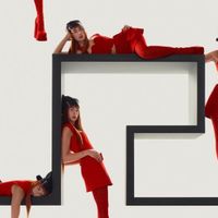 Dua Lipa trở thành gương mặt đại diện mới của Versace