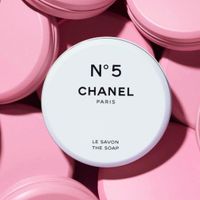 Chanel kỷ niệm 100 năm dòng nước hoa No.5 kinh điển bằng BST Factory 5-5