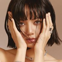 Lisa xuất hiện “nóng bỏng” trên bìa tạp chí Vogue Hồng Kông-8