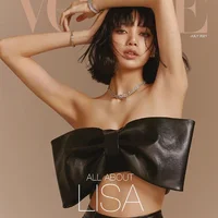 Lisa xuất hiện “nóng bỏng” trên bìa tạp chí Vogue Hồng Kông-2