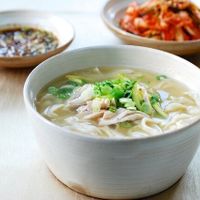 Dak Kalguksu món ăn từ gà cực ngon cho mùa hè tại Hàn Quốc