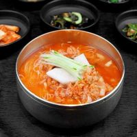 Mỳ kim chi Mariguksu là món ăn hảo hạng ở Hàn Quốc