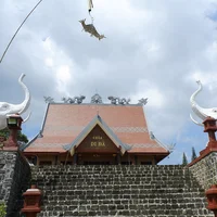 Chánh điện chùa Di Đà