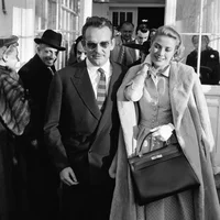 Túi xách Kelly và hình ảnh công nương Grace Kelly dùng túi để che bụng