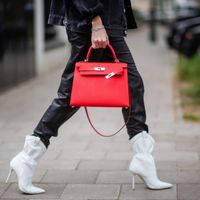 Cùng với Birkin, túi xách Kelly trở thành những thiết kế đặc trưng của Hermès.