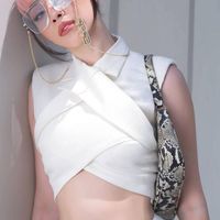 Trào lưu áo chữ X hở bạo của các sao nữ hạng A-6